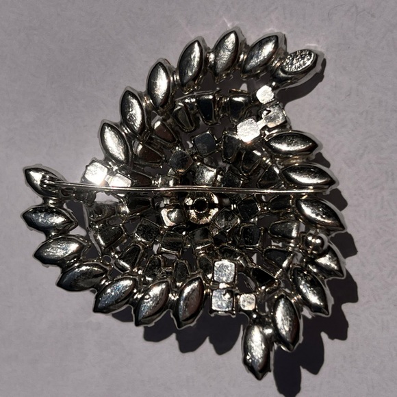 Kramer of New York 1940’s signed vintage rare heavy Rhinestone Brooch - Picture 6 of 7